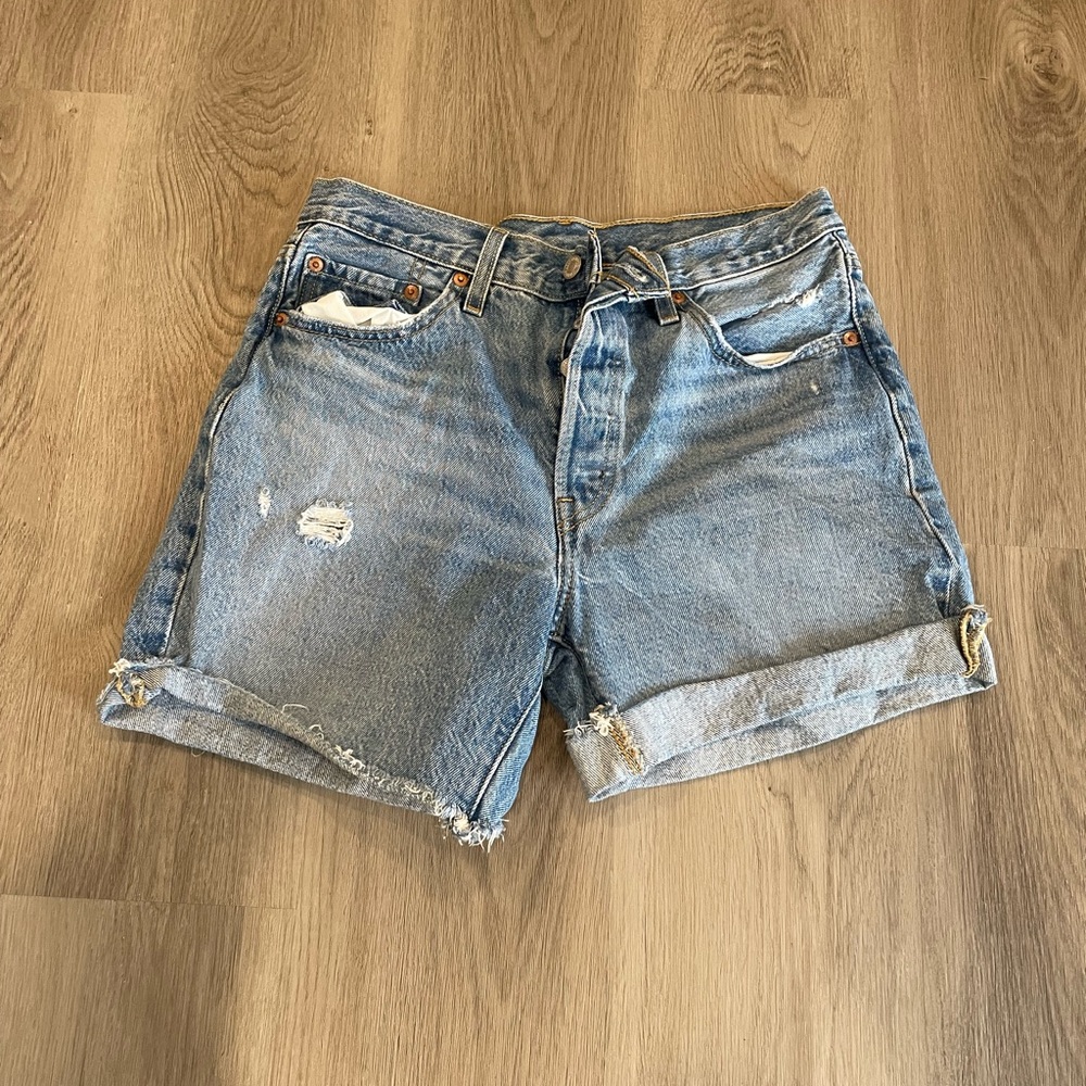 LEVIS 501 cut off denim shorts
